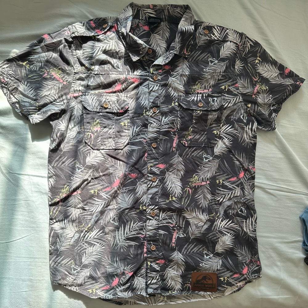 Jurassic World Buttoned Shirt Size Large